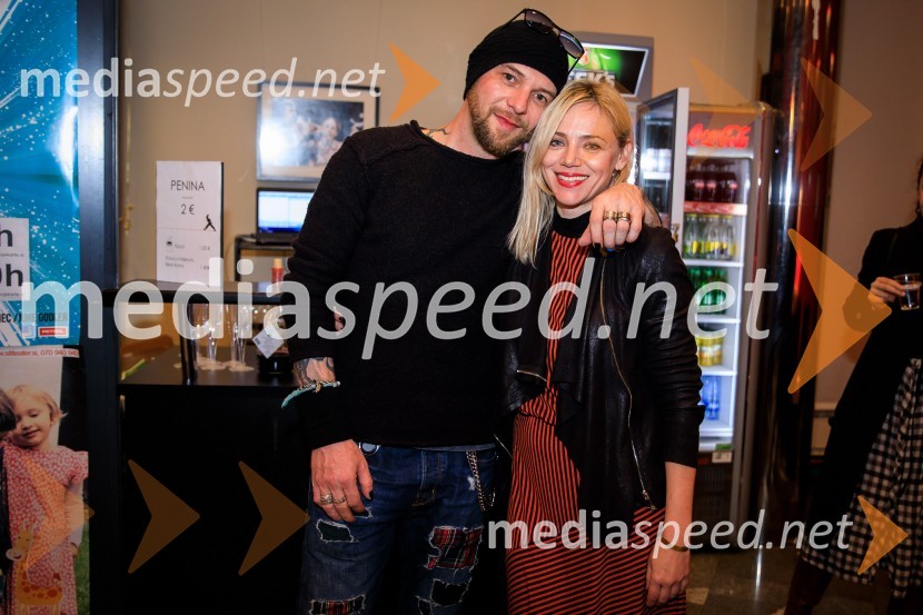  Tomi Meglič, glasbenik, pevec skupine Siddharta;  Katarina Čas, igralka, voditeljicaSiddharta, akustični koncert