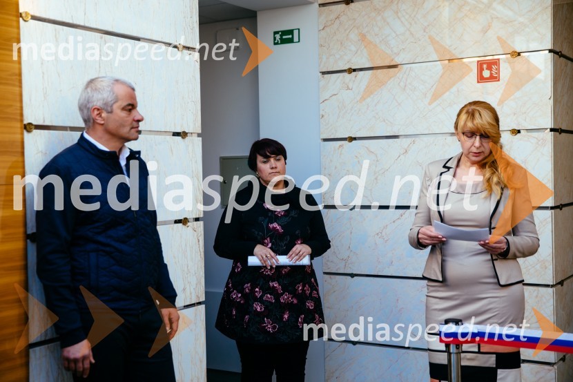  Aleksander Saša Arsenovič, župan Mestne občine Maribor;  Milka Merc, vodja enote Center, Center za socialno delo Maribor;  mag. soc. del., spec. Marjana Bravc, vršilka dolžnosti direktorja Centra za socialno delo Maribor Otvoritev novih prostorov Centra za socialno delo Maribor