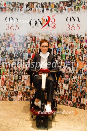 doc. dr. Sara Ahlin Doljak, odvetnica, predavateljica, nagrajenka Ona 365 2018Sara Ahlin Doljak prejela naziv Ona 365 2018