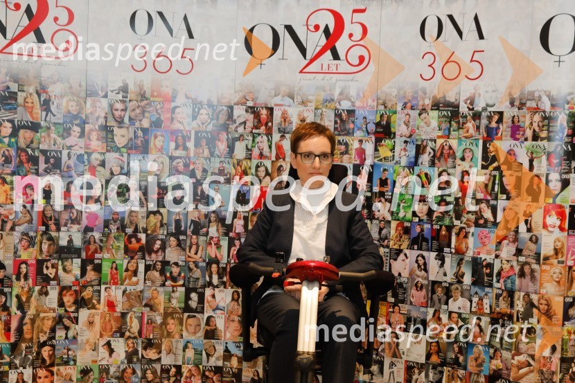 doc. dr. Sara Ahlin Doljak, odvetnica, predavateljica, nagrajenka Ona 365 2018Sara Ahlin Doljak prejela naziv Ona 365 2018