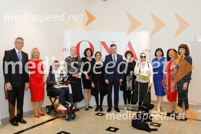  Andrej  Kren, glavni direktor družbe Delo d.o.o.; dr. Nada Rotovnik Kozjek, strokovnjakinja za klinično prehrano; doc. dr. Sara Ahlin Doljak, odvetnica, predavateljica, nagrajenka Ona 365 2018;  Saba Battelino, kirurginja;  Gabrijela Zaharijaš, raziskovalka vesolja;  Bojana Pivk Križnar, učiteljica in humanitarka;  Marjan  Šarec, predsednik Vlade Republike Slovenije;  Jožica Ličen, ravnateljica Škofijske karitas Koper;  Irena Mihelj, prva slepa prevajalka iz norveškega jezika v Sloveniji;  Nataša  Luša, direktorica družbe Delo d.o.o.;  Željka Platzer Papič, učiteljica;  Sabina Obolnar, odgovorna urednica One in OnaplusSara Ahlin Doljak prejela naziv Ona 365 2018