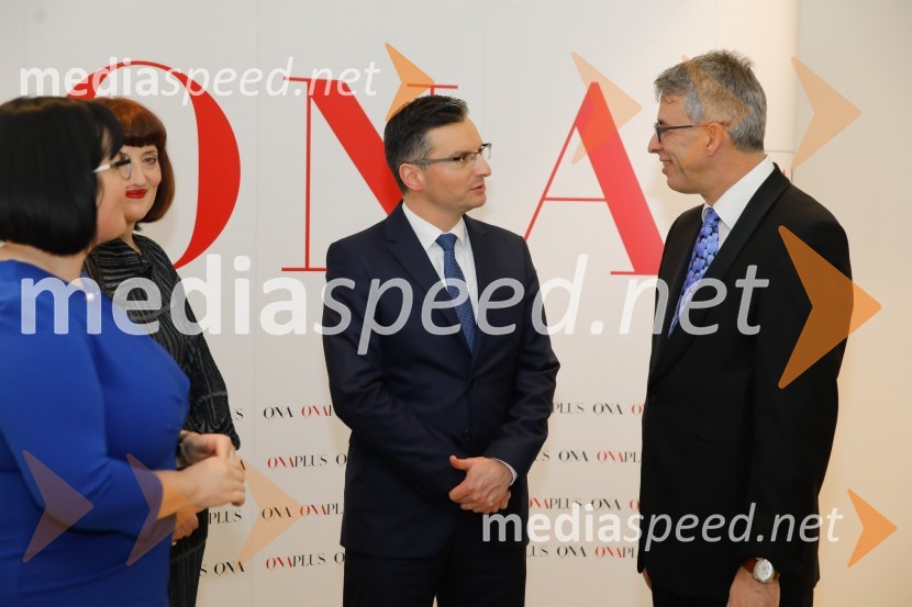  Nataša  Luša, direktorica družbe Delo d.o.o.;  Sabina Obolnar, odgovorna urednica One in Onaplus;  Marjan  Šarec, predsednik Vlade Republike Slovenije;  Andrej  Kren, glavni direktor družbe Delo d.o.o.Sara Ahlin Doljak prejela naziv Ona 365 2018