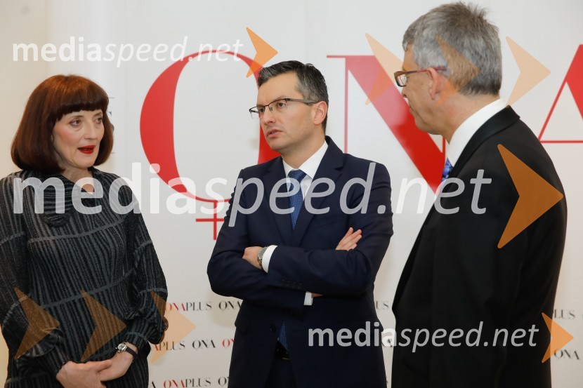  Sabina Obolnar, odgovorna urednica One in Onaplus;  Marjan  Šarec, predsednik Vlade Republike Slovenije;  Andrej  Kren, glavni direktor družbe Delo d.o.o.Sara Ahlin Doljak prejela naziv Ona 365 2018