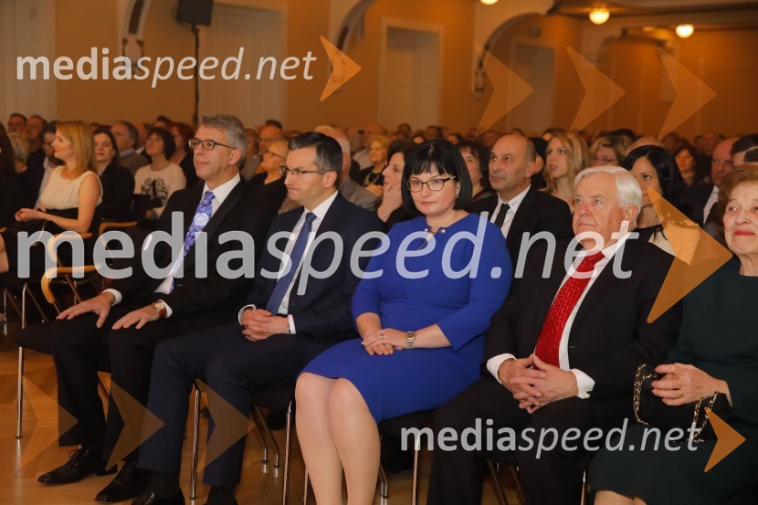  Andrej  Kren, glavni direktor družbe Delo d.o.o.;  Marjan  Šarec, predsednik Vlade Republike Slovenije;  Nataša  Luša, direktorica družbe Delo d.o.o.;  Milan Kučan, nekdanji predsednik Republike Slovenije;  Štefka KučanSara Ahlin Doljak prejela naziv Ona 365 2018