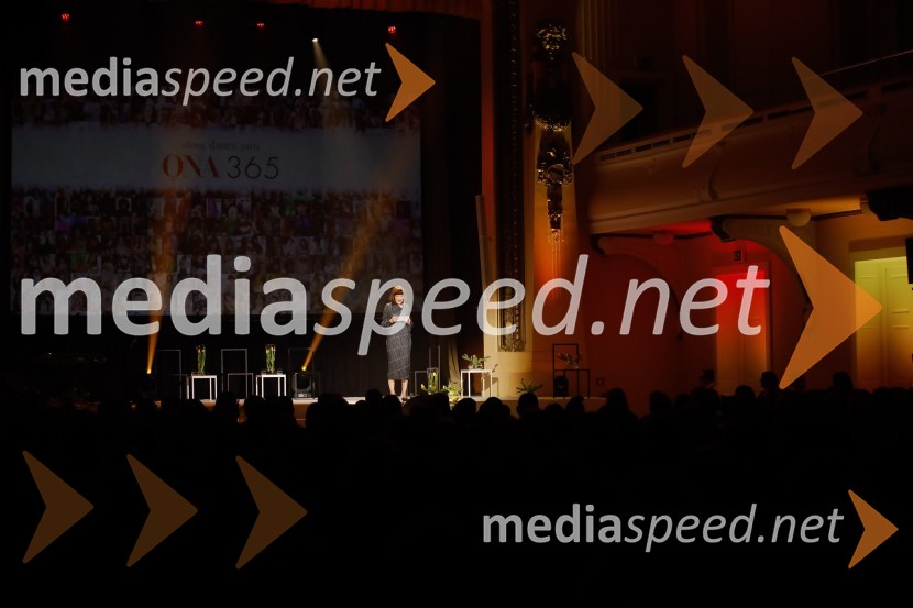  Sabina Obolnar, odgovorna urednica One in OnaplusSara Ahlin Doljak prejela naziv Ona 365 2018