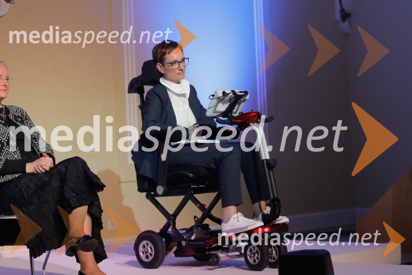 doc. dr. Sara Ahlin Doljak, odvetnica, predavateljica, nagrajenka Ona 365 2018Sara Ahlin Doljak prejela naziv Ona 365 2018