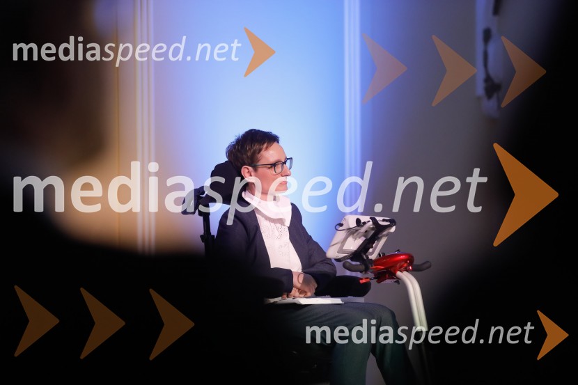 doc. dr. Sara Ahlin Doljak, odvetnica, predavateljica, nagrajenka Ona 365 2018Sara Ahlin Doljak prejela naziv Ona 365 2018