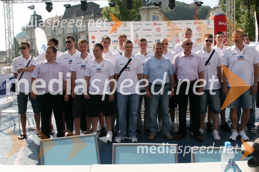 Košarkarji slovenske moške reprezentance in Zoran Janković, župan LjubljaneFinale državnega prvenstva v Samsung ulični košarki