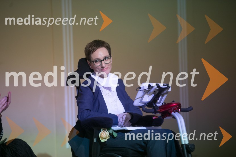 doc. dr. Sara Ahlin Doljak, odvetnica, predavateljica, nagrajenka Ona 365 2018Sara Ahlin Doljak prejela naziv Ona 365 2018