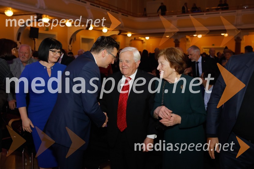  Nataša  Luša, direktorica družbe Delo d.o.o.;  Marjan  Šarec, predsednik Vlade Republike Slovenije;  Milan Kučan, nekdanji predsednik Republike Slovenije;  Štefka KučanSara Ahlin Doljak prejela naziv Ona 365 2018