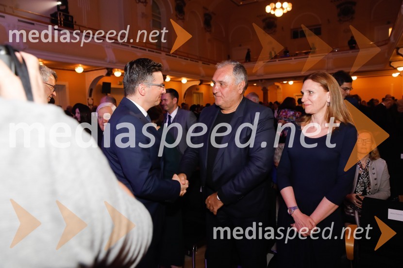  Marjan  Šarec, predsednik Vlade Republike Slovenije;  ... ;  ... Sara Ahlin Doljak prejela naziv Ona 365 2018