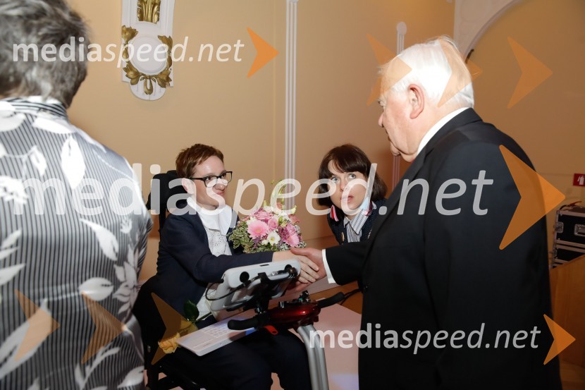 doc. dr. Sara Ahlin Doljak, odvetnica, predavateljica, nagrajenka Ona 365 2018;  ... ;  Milan Kučan, nekdanji predsednik Republike SlovenijeSara Ahlin Doljak prejela naziv Ona 365 2018