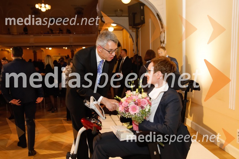  Andrej  Kren, glavni direktor družbe Delo d.o.o.; doc. dr. Sara Ahlin Doljak, odvetnica, predavateljica, nagrajenka Ona 365 2018Sara Ahlin Doljak prejela naziv Ona 365 2018