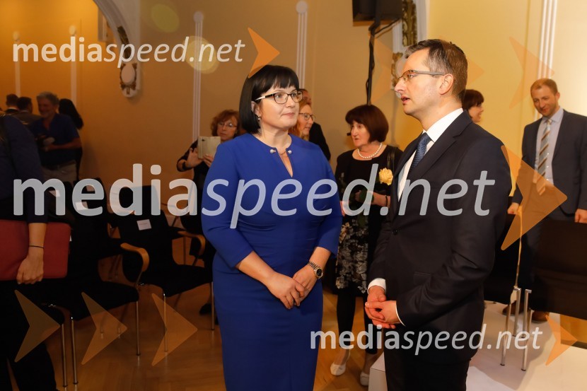  Nataša  Luša, direktorica družbe Delo d.o.o.;  Marjan  Šarec, predsednik Vlade Republike SlovenijeSara Ahlin Doljak prejela naziv Ona 365 2018