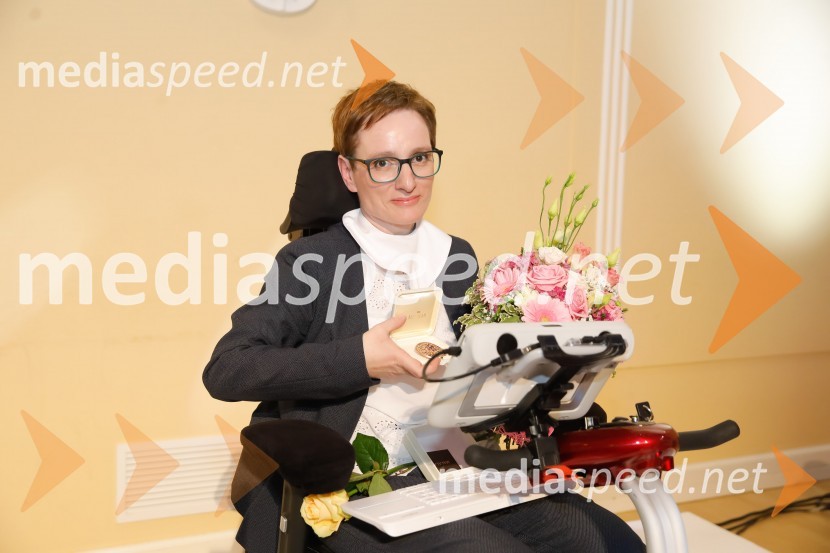 doc. dr. Sara Ahlin Doljak, odvetnica, predavateljica, nagrajenka Ona 365 2018Sara Ahlin Doljak prejela naziv Ona 365 2018