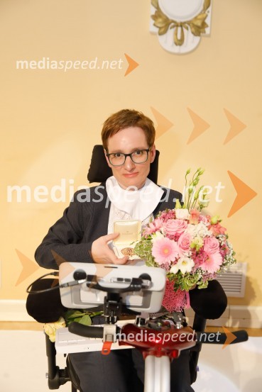 doc. dr. Sara Ahlin Doljak, odvetnica, predavateljica, nagrajenka Ona 365 2018Sara Ahlin Doljak prejela naziv Ona 365 2018