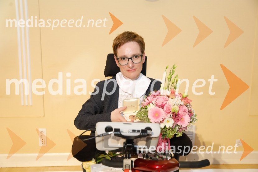 doc. dr. Sara Ahlin Doljak, odvetnica, predavateljica, nagrajenka Ona 365 2018Sara Ahlin Doljak prejela naziv Ona 365 2018