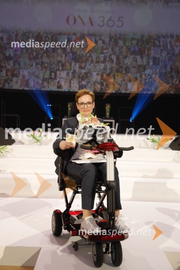 doc. dr. Sara Ahlin Doljak, odvetnica, predavateljica, nagrajenka Ona 365 2018Sara Ahlin Doljak prejela naziv Ona 365 2018