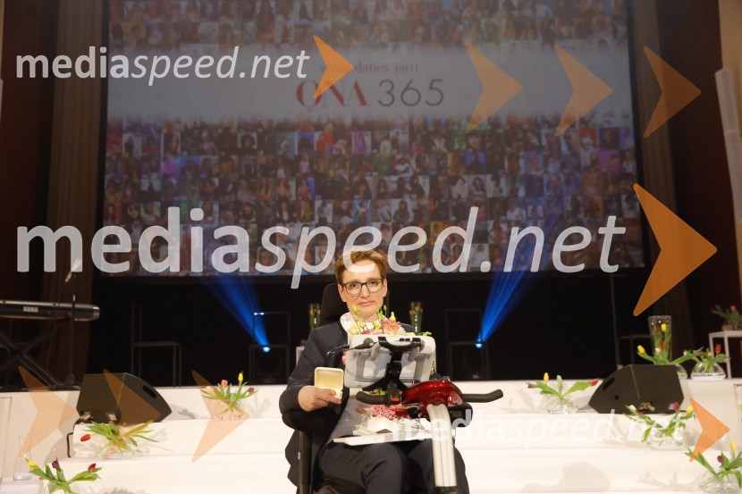 doc. dr. Sara Ahlin Doljak, odvetnica, predavateljica, nagrajenka Ona 365 2018Sara Ahlin Doljak prejela naziv Ona 365 2018