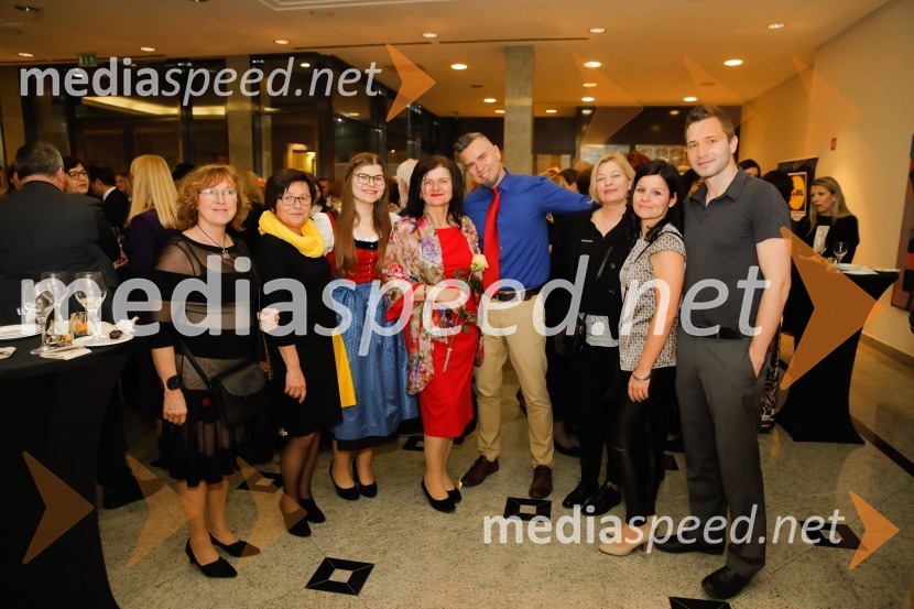  ... ;  ... ;  ... ;  Željka Platzer Papič, učiteljica;  ... ;  ... ;  ... ;  ... Sara Ahlin Doljak prejela naziv Ona 365 2018