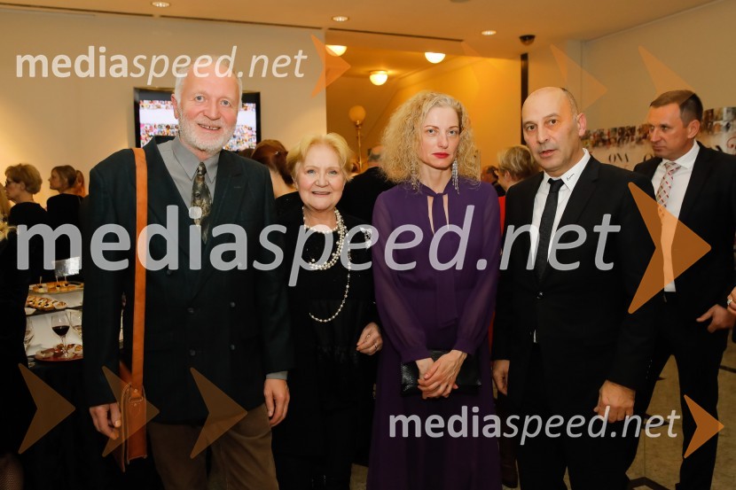  ... ;  ... ;  Hermina Kovačič, svetovalka za odnose z javnostmi;  Marjan  Batagelj, predsednik upravnega odbora, Postojnska jamaSara Ahlin Doljak prejela naziv Ona 365 2018