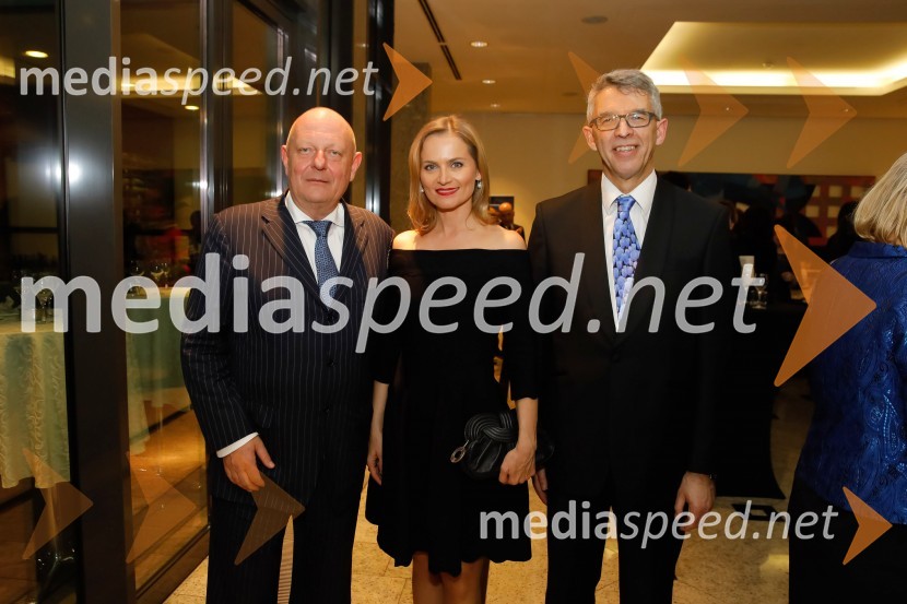  Miro Senica, odvetnik;  Katarina Kresal, pravnica in političarka, nekdanja ministrica za notranje zadeve;  Andrej  Kren, glavni direktor družbe Delo d.o.o.Sara Ahlin Doljak prejela naziv Ona 365 2018