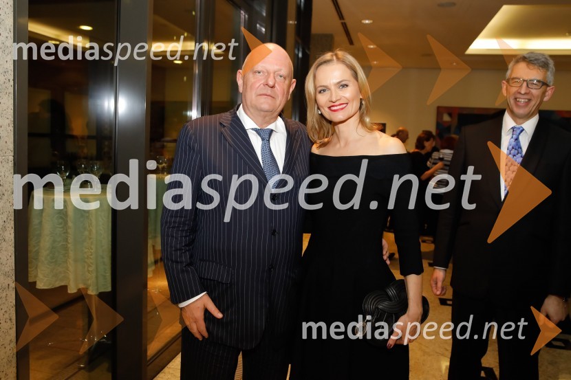  Miro Senica, odvetnik;  Katarina Kresal, pravnica in političarka, nekdanja ministrica za notranje zadeve;  Andrej  Kren, glavni direktor družbe Delo d.o.o.Sara Ahlin Doljak prejela naziv Ona 365 2018