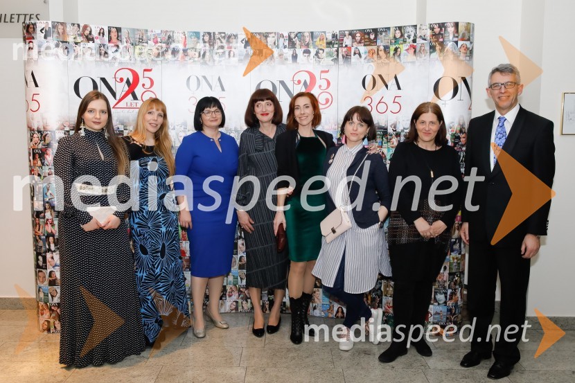  Barbara Kotnik, novinarka in urednica portala Onaplus.si;  Katja Cah, novinarka revij Ona in Onaplus;  Nataša  Luša, direktorica družbe Delo d.o.o.;  Sabina Obolnar, odgovorna urednica One in Onaplus;  Petra Godeša, novinarka revij Ona in Onaplus;  Nika Vistoropski, novinarka revij Ona in Onaplus;  Klavdija Miko, novinarka revij Ona in Onaplus;  Andrej  Kren, glavni direktor družbe Delo d.o.o.Sara Ahlin Doljak prejela naziv Ona 365 2018