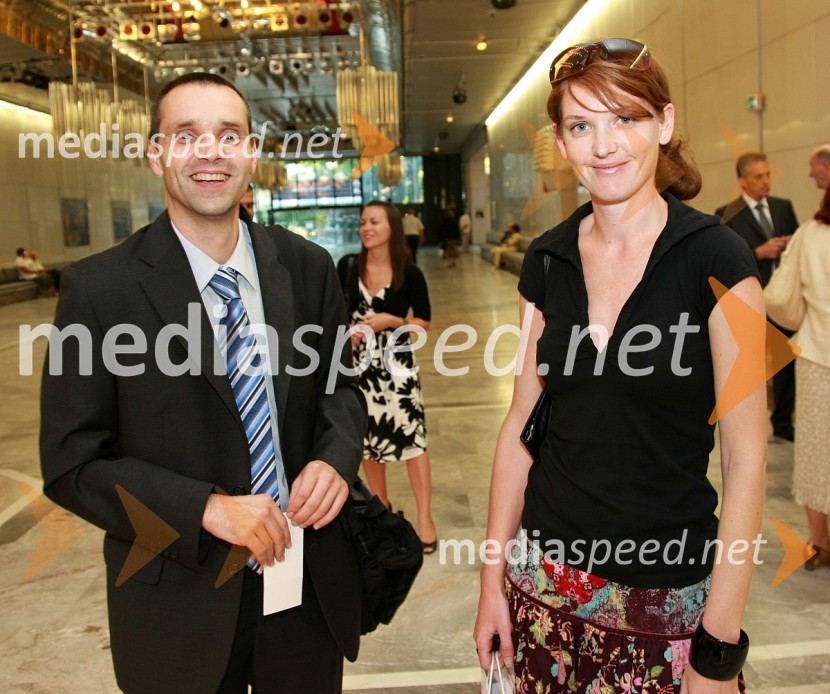 Tomaž Oven, vodja marketinga Volkswagen pri Porsche Slovenija d.o.o. in Sanja Kejžar, služba za odnose z javnostmi Festival LjubljanaKoncert opernih arij