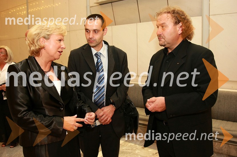 Sabrina Pečelin, vodja službe za odnose z javnostmi pri Porsche Slovenija d.o.o., Tomaž Oven, vodja marketinga Volkswagen pri Porsche Slovenija d.o.o. in Darko Brlek, direktor Festivala LjubljanaKoncert opernih arij