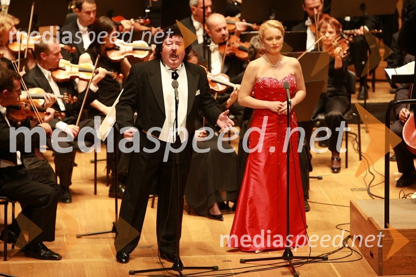Janez Lotrič, operni pevec in Sabina Cvilak, operna pevkaKoncert opernih arij