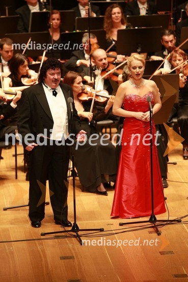 Janez Lotrič, operni pevec in Sabina Cvilak, operna pevkaKoncert opernih arij