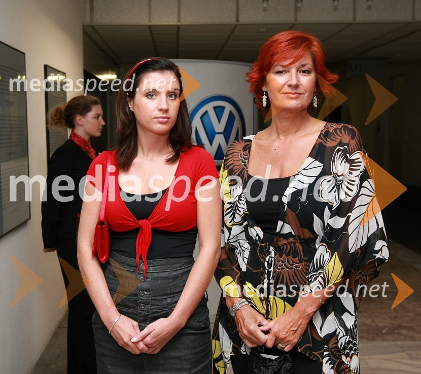 Darinka Pavlič Kamien, vodja službe za odnose z javnostmi pri Telekomu Slovenija s hčerko Nino Pavlič KamienKoncert opernih arij