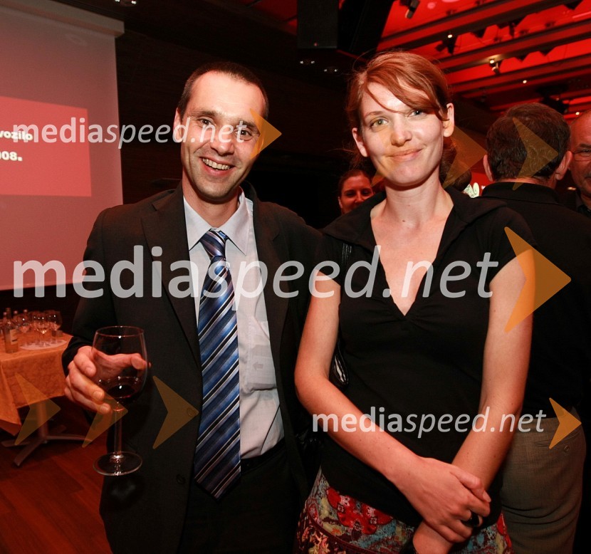 Tomaž Oven, vodja marketinga Volkswagen pri Porsche Slovenija d.o.o. in Sanja Kejžar, služba za odnose z javnostmi Festival LjubljanaKoncert opernih arij