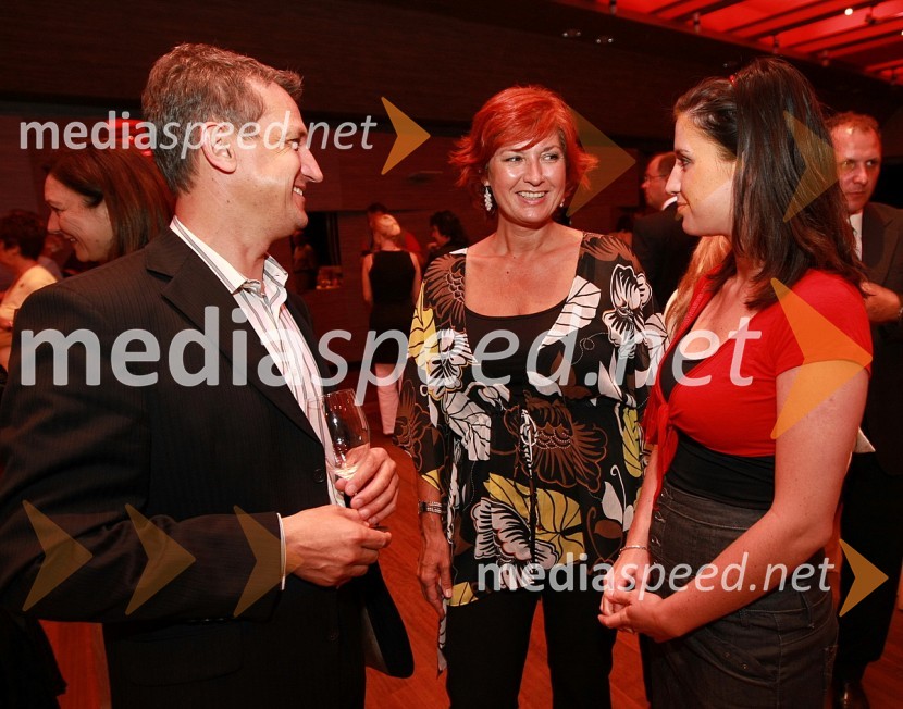 Igor Savič, PM d.o.o. in Darinka Pavlič Kamien, vodja službe za odnose z javnostmi pri Telekomu Slovenija s hčerko Nino Pavlič KamienKoncert opernih arij