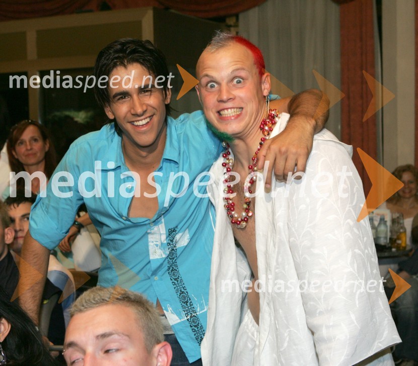 Pevca Domen Kumer in Dean VivodMelodije morja in sonca