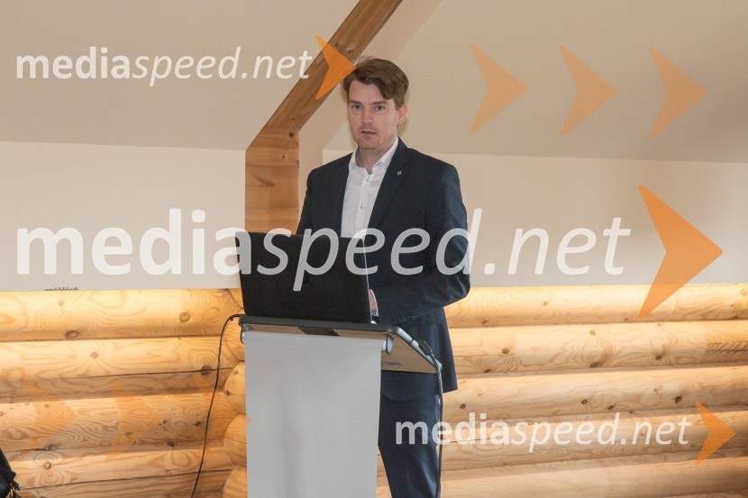  Dimitrij  Vušnik, vodja stikov z javnostmi, Mazda Motors SlovenijaMazda3, slovenska predstavitev