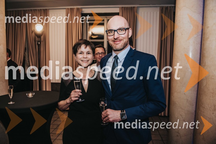  Irena Setinšek , izvršna direktorica podjetja Mediana;  Urban  Korenjak, direktor trženja EuroplakatEffie Slovenija 2018, zaključna prireditev