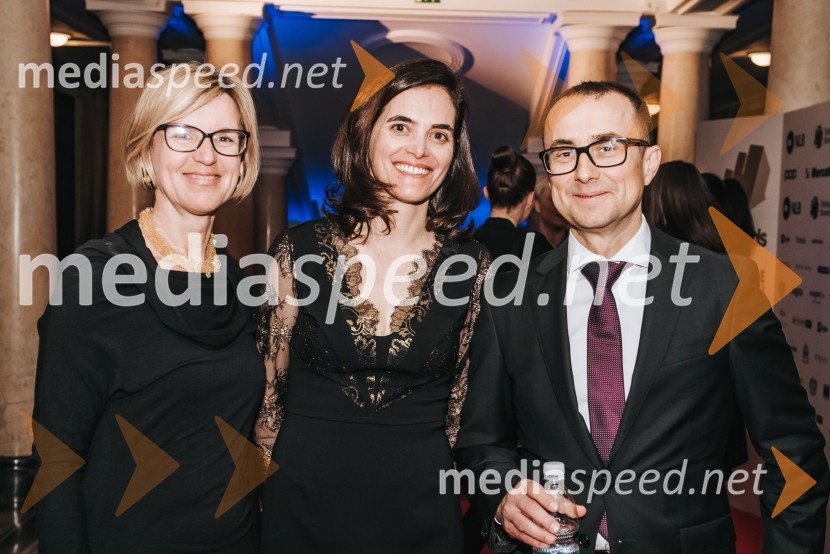  Marjana Lavrič Šulman, strokovna direktorica Effie Slovenija 2018;  Tina Kumelj, direktorica marketinga, Ljubljanske mlekarne;  ... Effie Slovenija 2018, zaključna prireditev