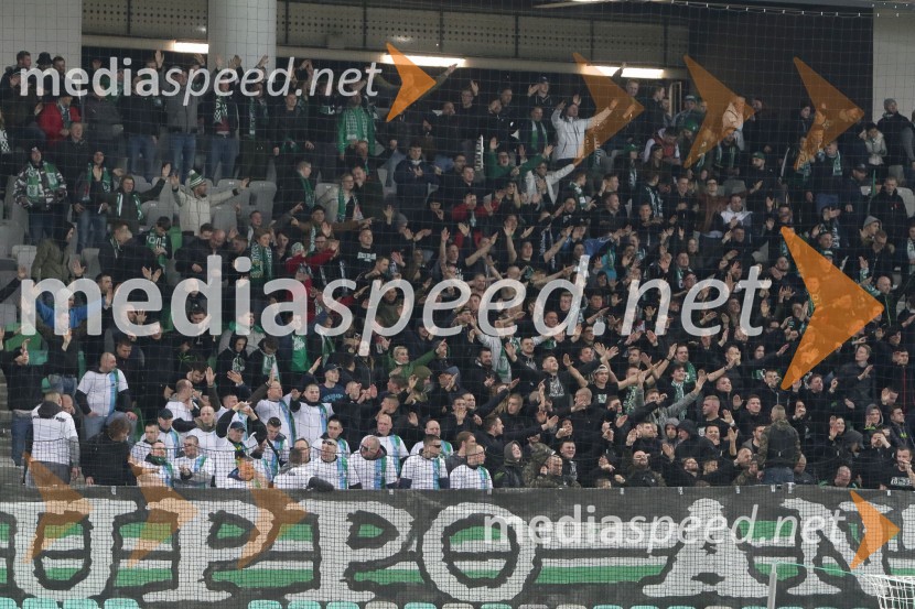 Navijači OlimpijeDerbi med NK Olimpija in NK Maribor brez zadetkov