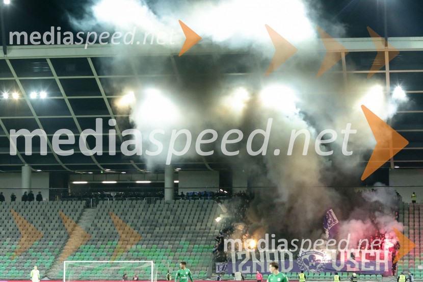 Navijači NK MariborDerbi med NK Olimpija in NK Maribor brez zadetkov