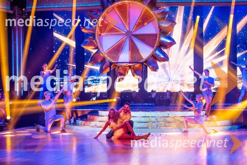  Tinkara Fortuna , nekdanja članica skupine Bepop;  Aleksej Rubcov, plesalecZvezde plešejo 2019, druga oddaja