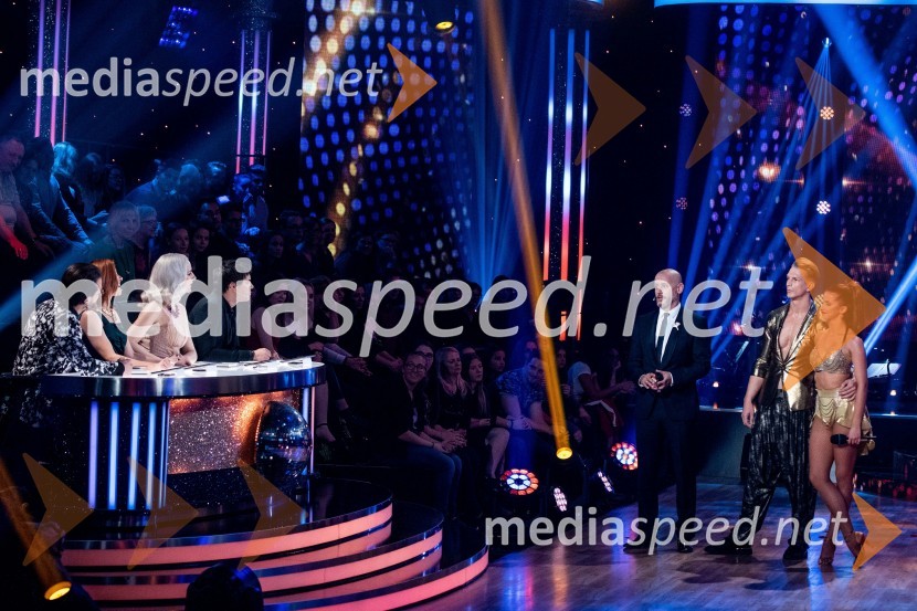  Andrej Škufca, štirikratni svetovni plesni prvak in plesni sodnik;  Katarina Venturini, nekdanja plesalka;  Nika Ambrožič Urbas, modna kreatorka in ustanoviteljica modne znamke Marija Moderna;  Lado Bizovičar, igralec;  Peter Poles, televizijski voditelj;  Igor Mikić, fitnes trenes, voditelj;  Valeriya Musina, plesalkaZvezde plešejo 2019, druga oddaja