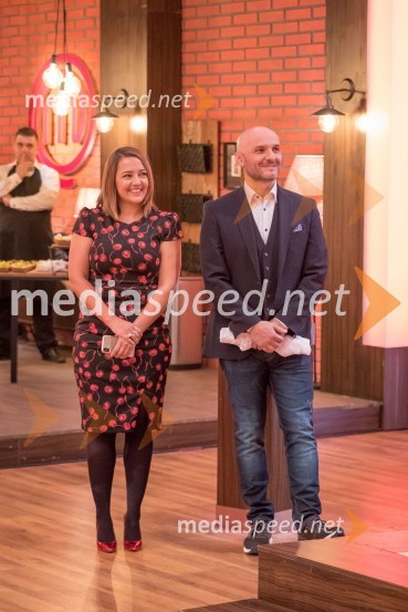  Katja Klavora, predstavnica odnosov z javnostmi PRO PLUS;  Branko Čakarmiš,  programski direktor, Pro PlusMasterChef Slovenija 2019 nam je odprl vrata svoje kuhinje