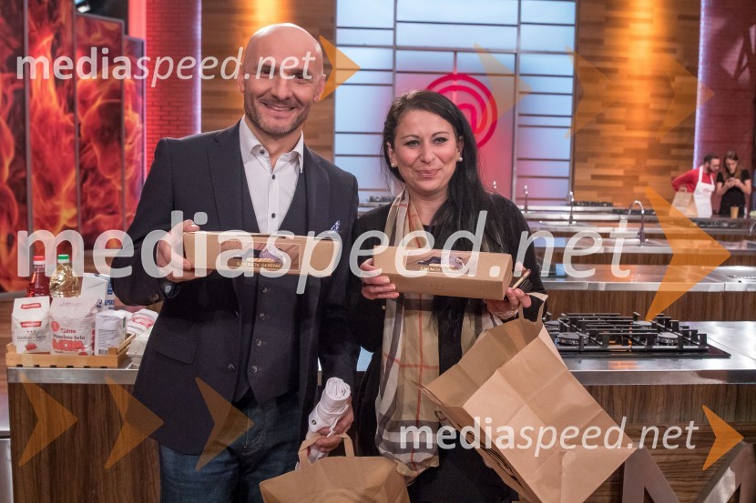  Branko Čakarmiš,  programski direktor, Pro Plus;  Saša Zadnik, novinarkaMasterChef Slovenija 2019 nam je odprl vrata svoje kuhinje