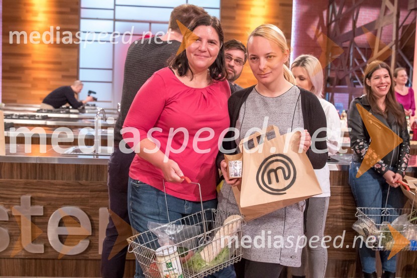  Teja Pelko, novinarka, Svet24;  Kaja Mejač, novinarkaMasterChef Slovenija 2019 nam je odprl vrata svoje kuhinje