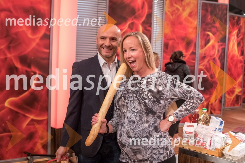  Branko Čakarmiš,  programski direktor, Pro Plus;  Ota Širca Roš, voditeljicaMasterChef Slovenija 2019 nam je odprl vrata svoje kuhinje