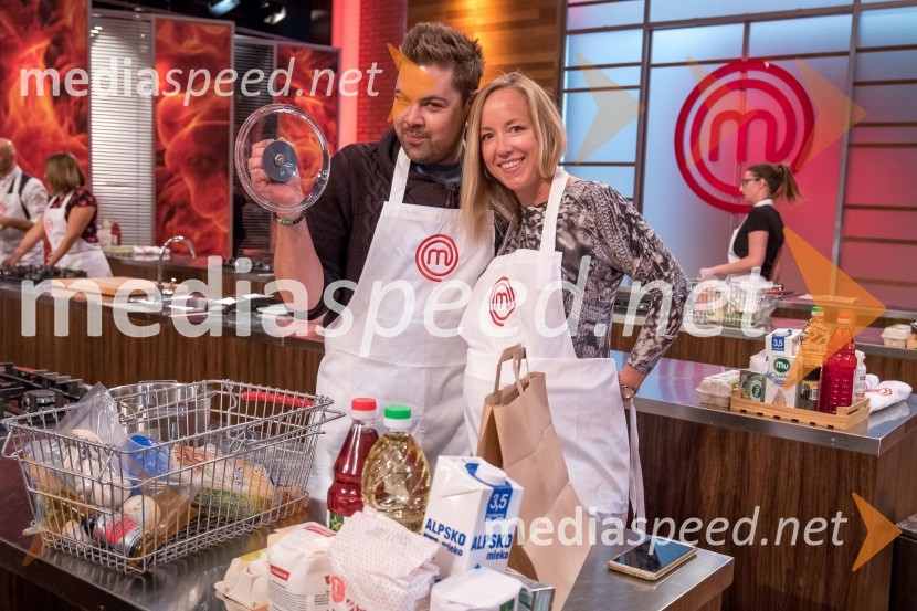  Nejc Simšič, novinar;  Ota Širca Roš, voditeljicaMasterChef Slovenija 2019 nam je odprl vrata svoje kuhinje