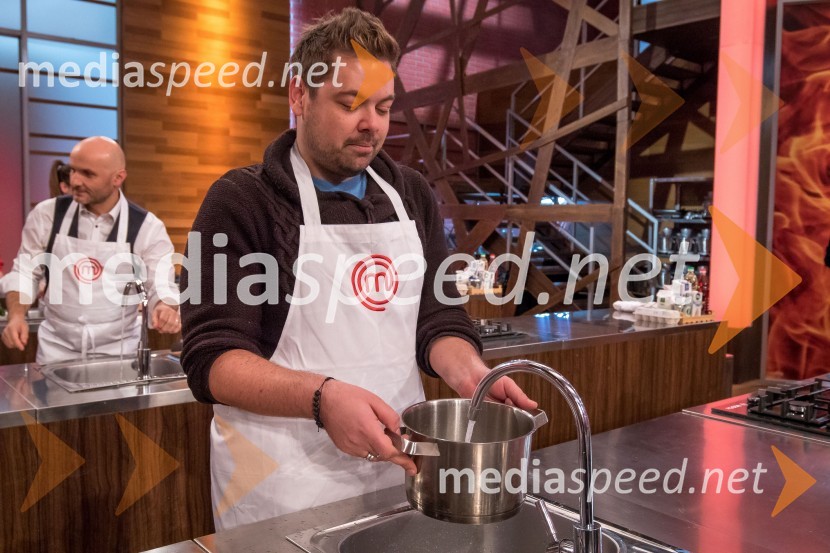 Nejc Simšič, novinarMasterChef Slovenija 2019 nam je odprl vrata svoje kuhinje