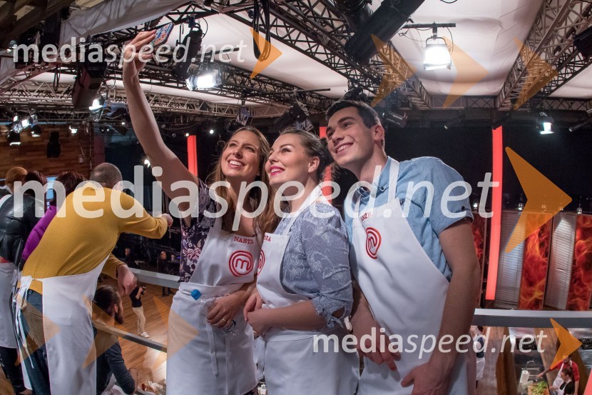  Nastja Novak, tekmovalka MasterChef 2019;  Sandra Salihović, tekmovalka MasterChef 2019;  Anže Kuplenik, tekmovalec MasterChef 2019MasterChef Slovenija 2019 nam je odprl vrata svoje kuhinje